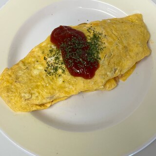 癖になる味♪セロリのケチャップライスのオムライス